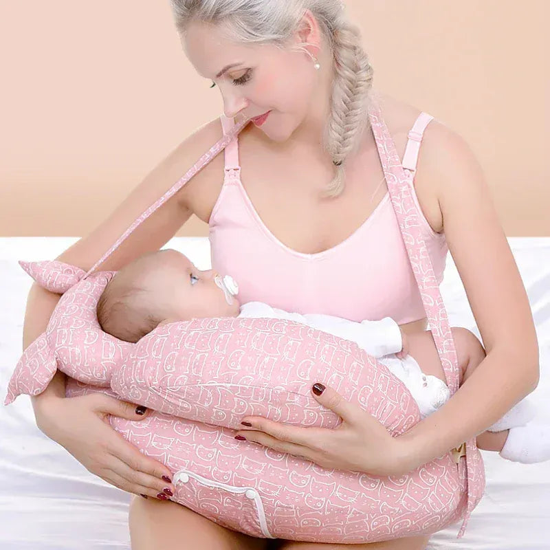 Coussin d’allaitement grossesse ergonomique en coton lavable. Confort, soutien et praticité pour maman et bébé dès la naissance. Disponible chez POUR NOTRE BÉBÉ.