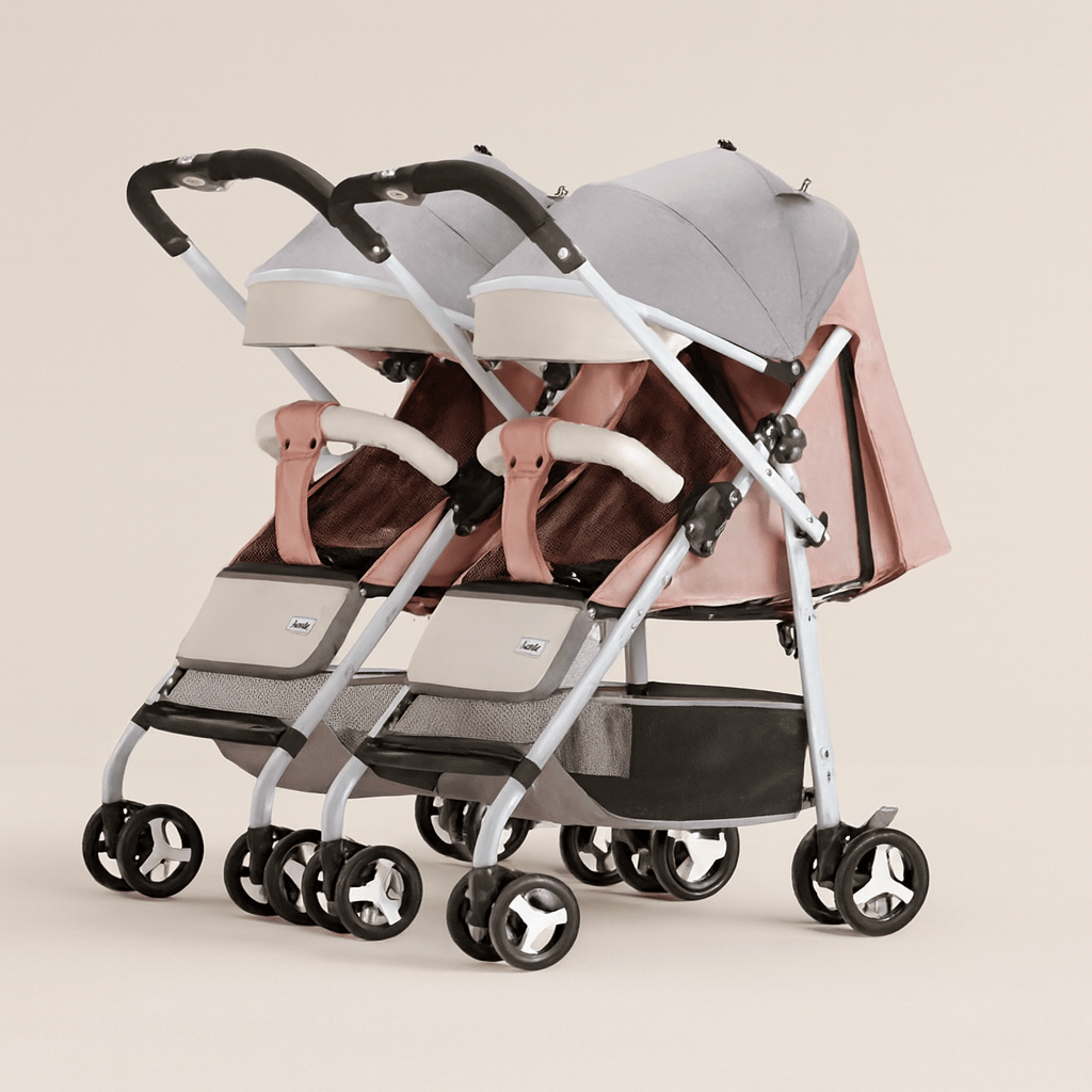 Poussette double compacte – conçue pour les familles avec deux enfants, cette poussette offre confort, sécurité et praticité au quotidien. Grâce à ses assises indépendantes, elle s’adapte aux besoins de chaque enfant, dès la naissance jusqu’à 4 ans.  Confort et sécurité pour vos enfants Chaque siège est équipé d’un canopy protecteur et d’un harnais de sécurité. Les assises réglables permettent une position assise ou allongée, idéale pour les siestes ou les moments de découverte. La structure robuste assure 